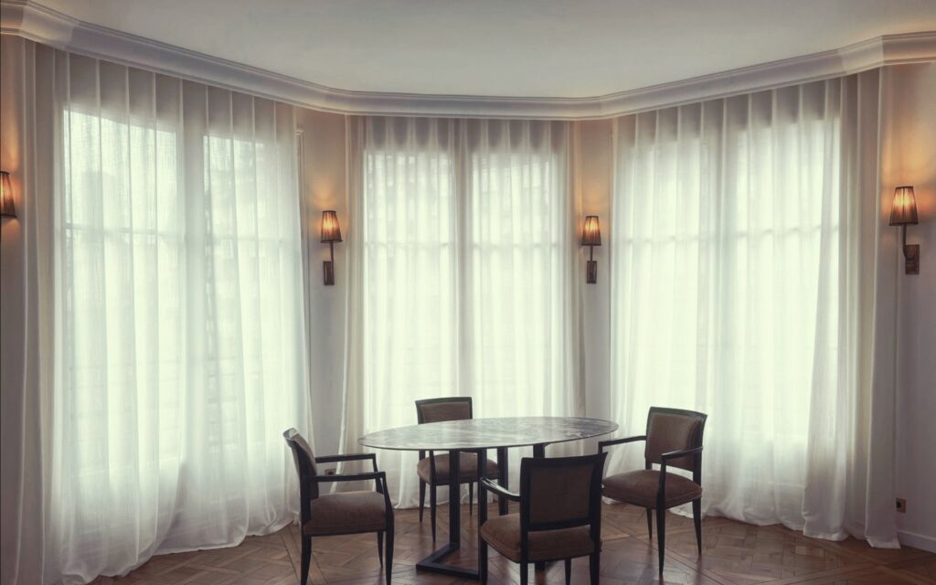 Tapisserie voilage blanc salon